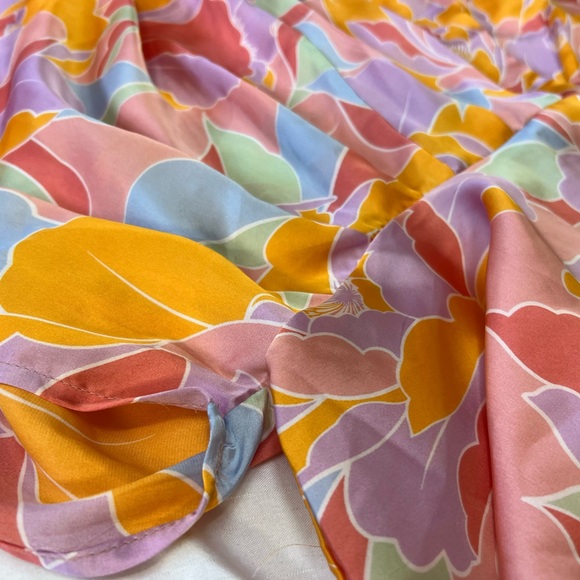 Silky Floral Multicolor Top - Picture 3 of 3